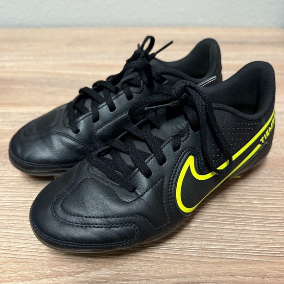 Nike Black and White Sneakers - Picture 1 of 10